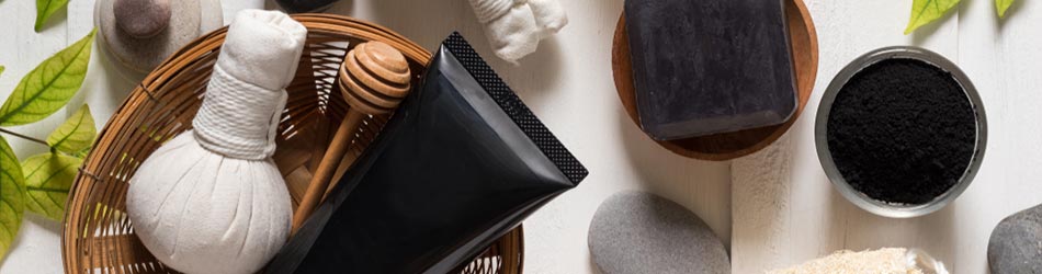 Aktivt kul kan fås som både pulver eller kapselform, og kan bruges til at udrense kroppen, detoxkur, få en bedre fordøjelse eller til at få hvidere tænder. Aktivt kul kan fås som både pulver eller kapselform, og kan bruges til at udrense kroppen, detoxkur, få en bedre fordøjelse eller til at få hvidere tænder.