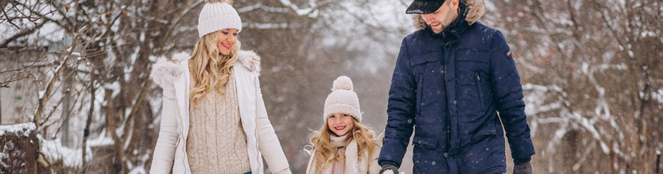 Sørg for at motionere regelmæssigt ved at gå lange ture for at sætte maven i gang efter et julemåltid. Sørg for at motionere regelmæssigt ved at gå lange ture for at sætte maven i gang efter et julemåltid.