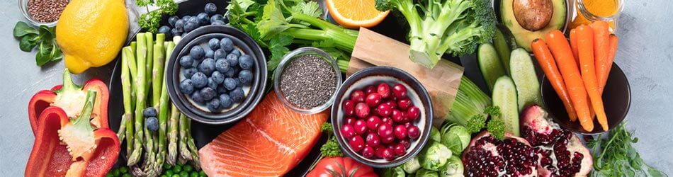 Spis en masse grøntsager, fuldkorn og fedtfattige proteinkilder. Det kan hjælpe dig med dit vægttab.