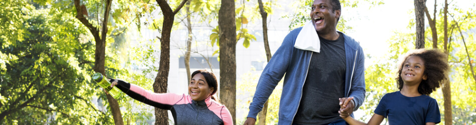 Gør træning til noget sjovt og socialt, tag ud på gåture med familien eller venner Gør træning til noget sjovt og socialt, tag ud på gåture med familien eller venner